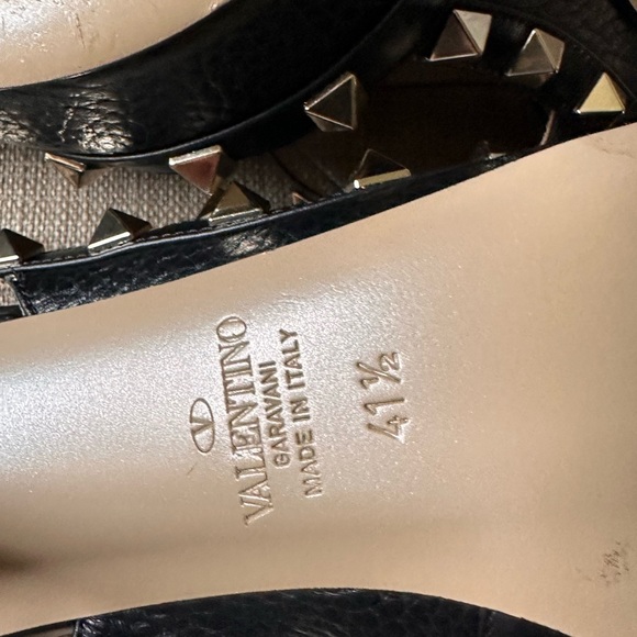 Valentino Garavani Rockstud Ankle Strap Pump in NERO - Picture 12 of 12